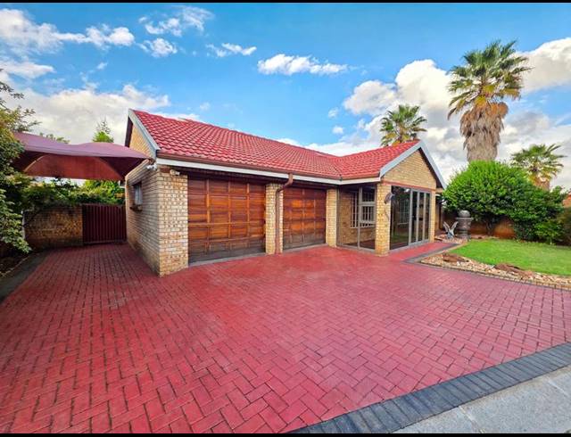 3 BEDROOM TOWNHOUSE FOR SALE IN KOOKRUS